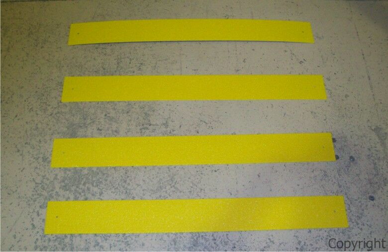 FLOOR COVER, STEEL BACKED 900x100 YELLOW Course Surface