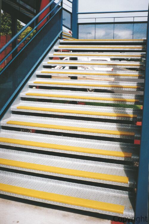 STAIR NOSE COVER STEEL BACKED Course Surface 900x75mm